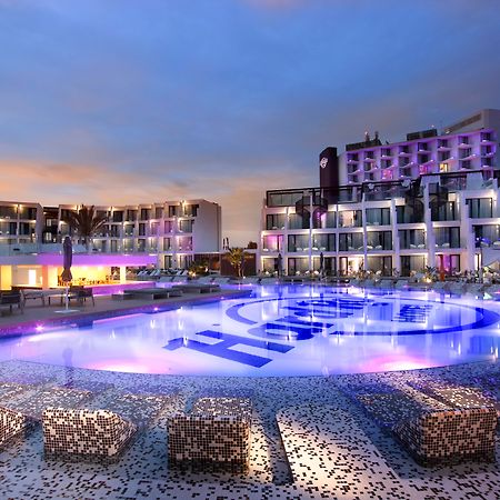 Hard Rock Hotel Ibiza Playa d'en Bossa Exterior photo The resort at night