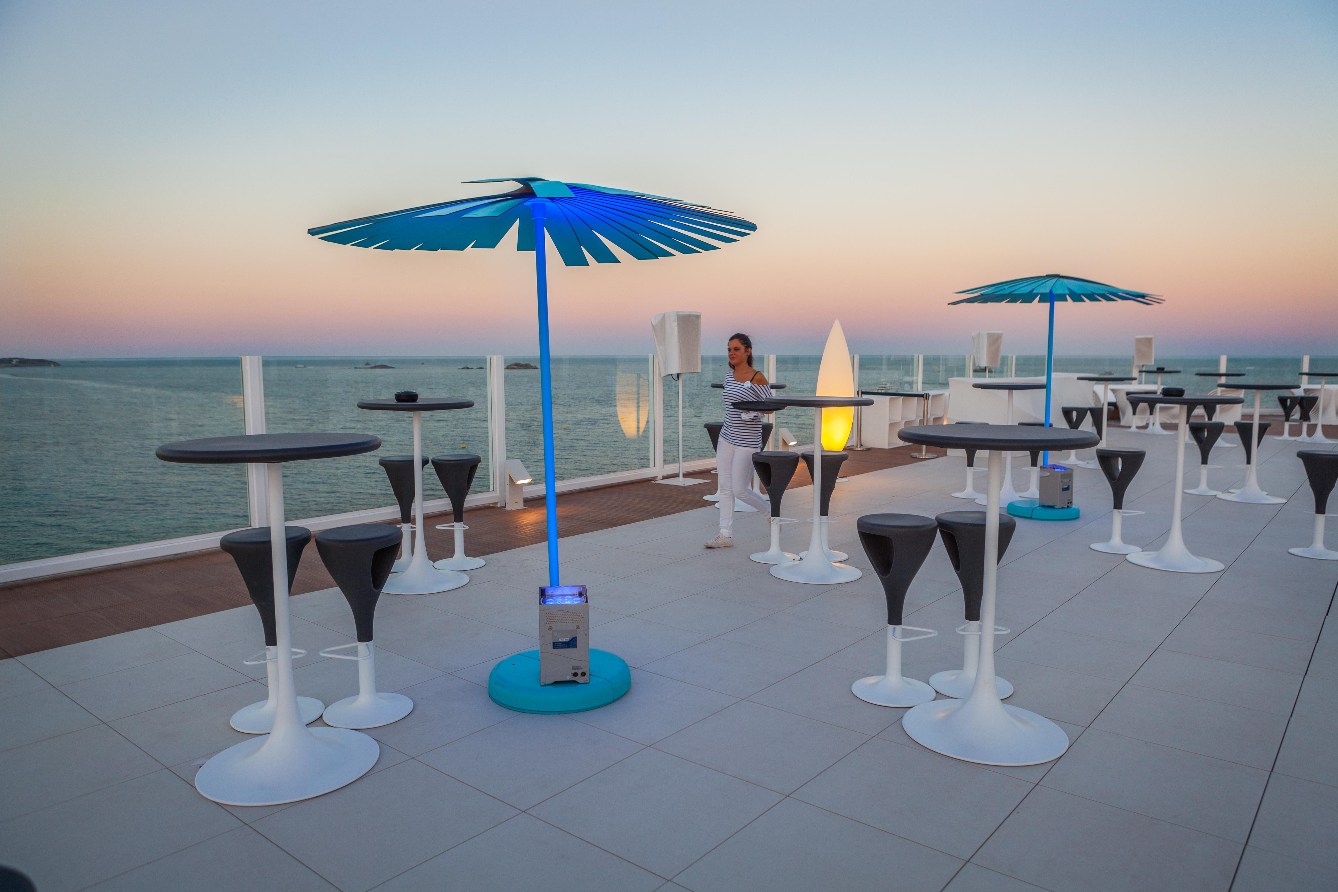 Hard Rock Hotel Ibiza Playa d'en Bossa Exterior photo Solar-powered LED umbrella