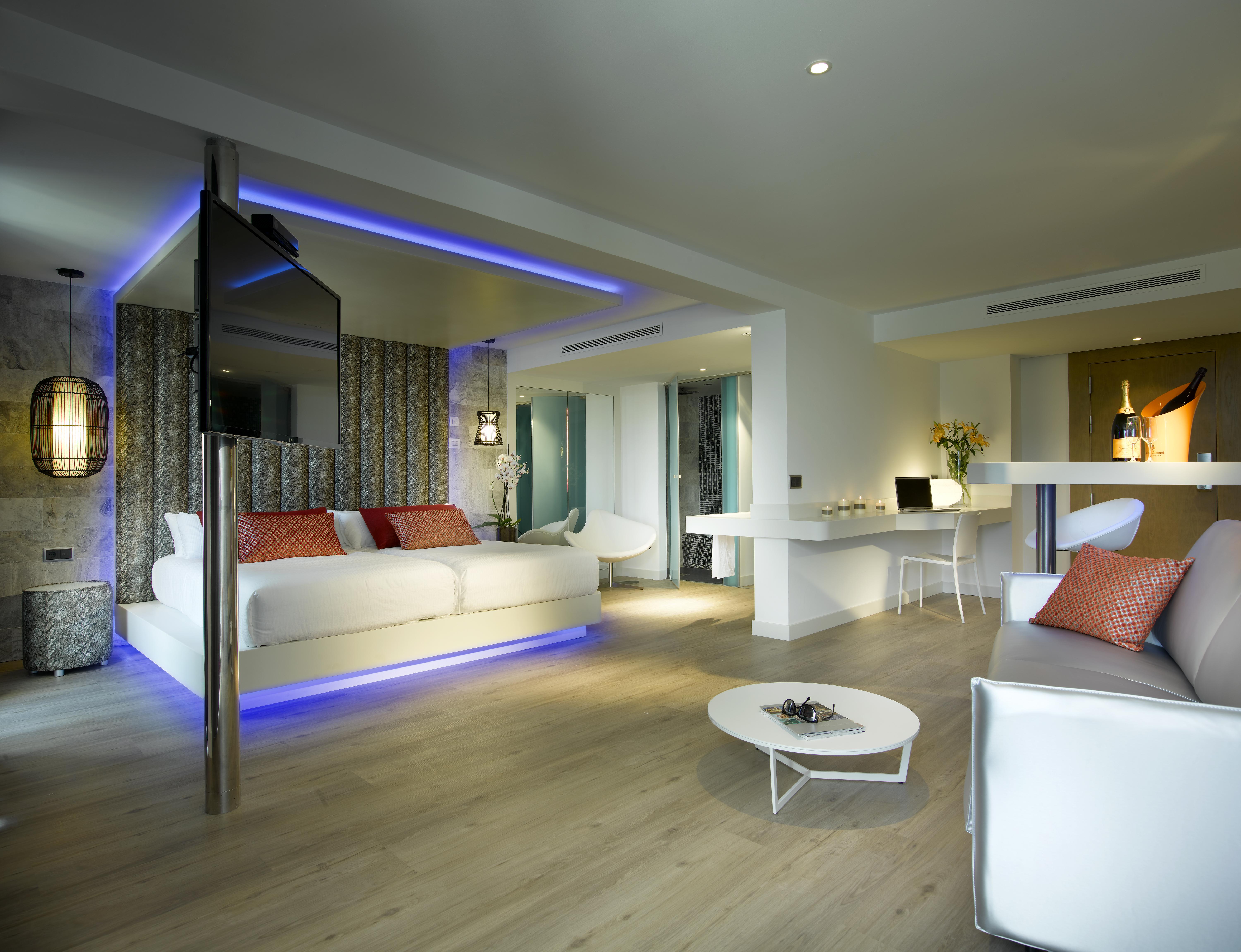 Hard Rock Hotel Ibiza Playa d'en Bossa Exterior photo A suite at the Mandarin Oriental, Munich