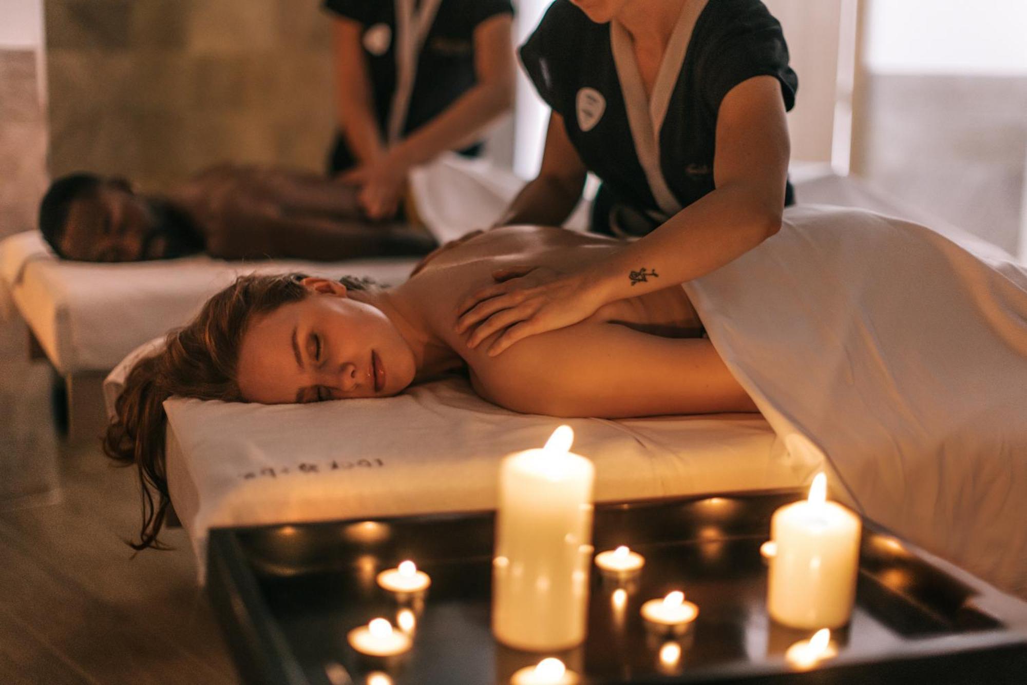 Hard Rock Hotel Ibiza Playa d'en Bossa Exterior photo A woman receiving a massage